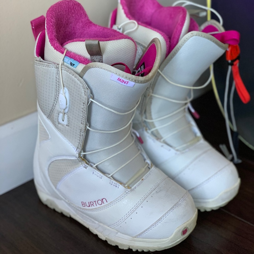 Burton Women’s Snowboarding Boots, Size 6